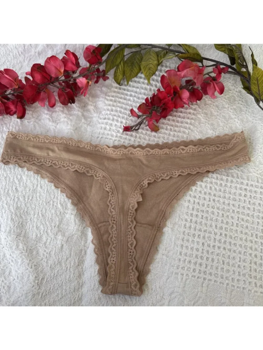 VICTORIA'S SECRET M BEIGE TAN SMOOTH LACE THONG WIDE STRING PANTIES NWT